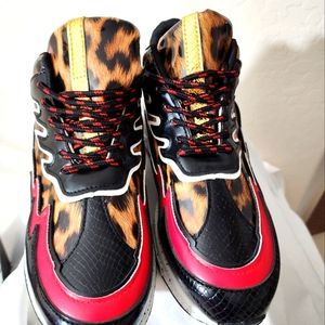 NWOT FASHION NOVA VICIOUS LEOPARD JUNGLE SNEAKERS